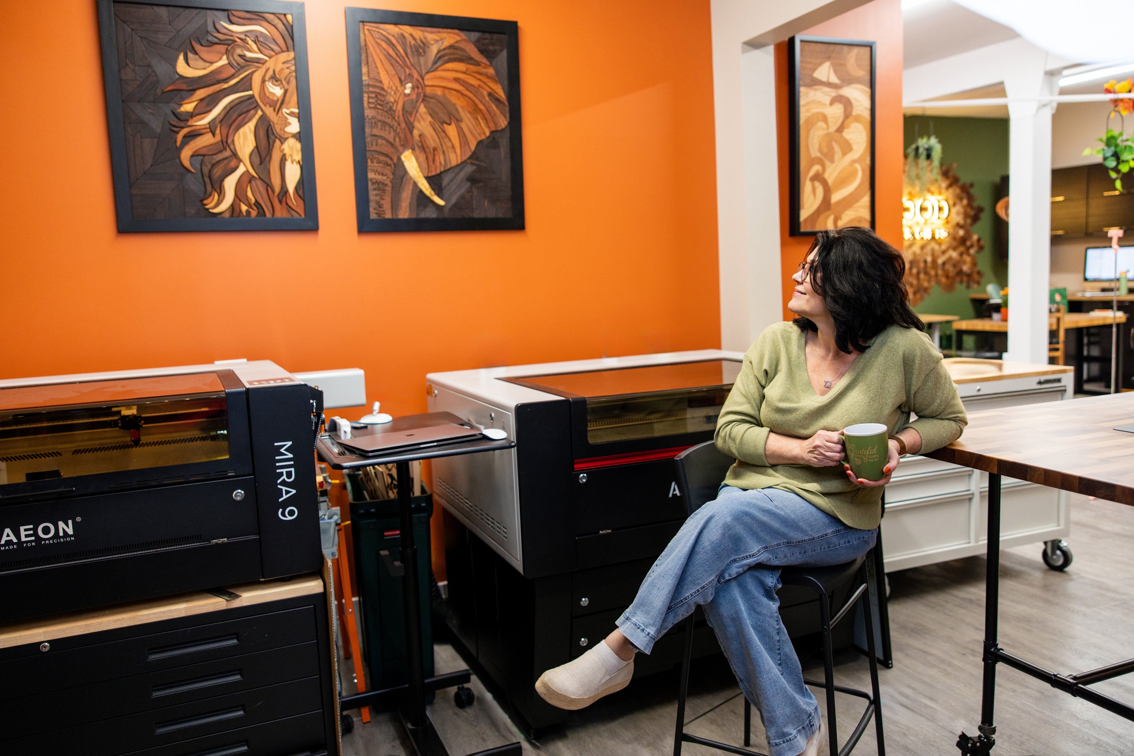 Foxwood Engraving's downtown Renton storefront specializing in personalized gifts, laser engraving, corporate awards, and custom engraving.